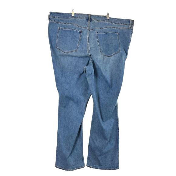 Old Navy Jeans NEW Mid Rise Kicker Boot Cut Light Wash Women’s Plus Size 28L - Picture 3 of 9